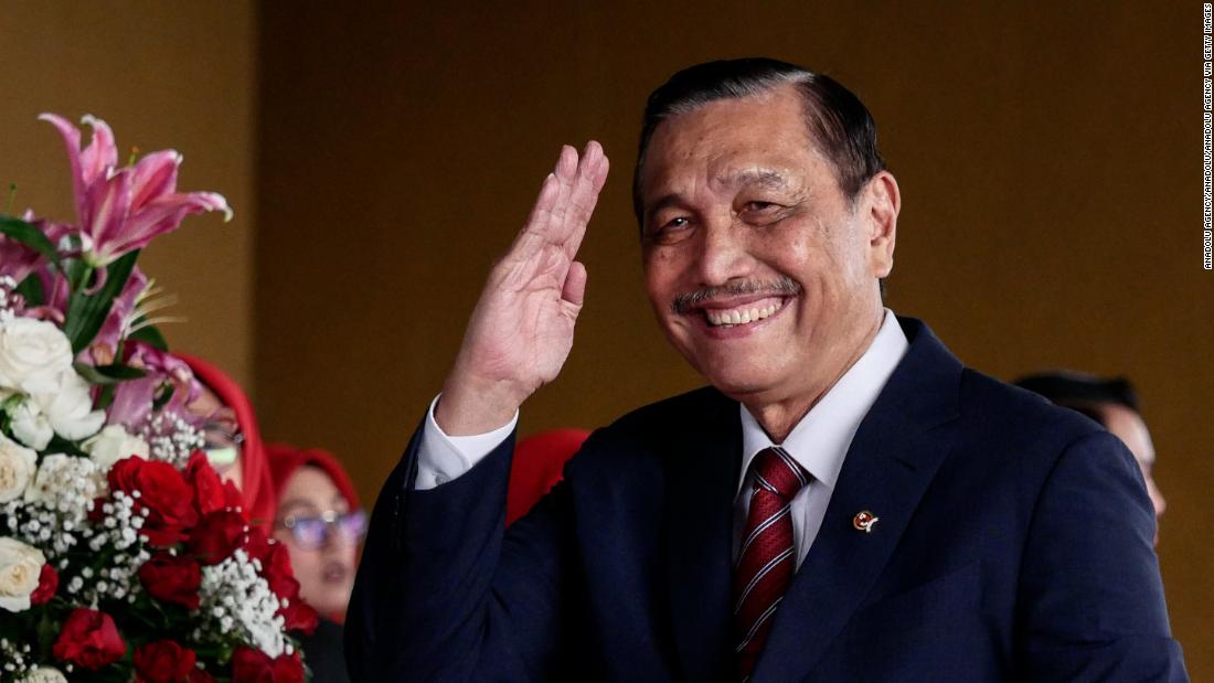 Trump held unannounced meeting with Indonesian minister in
Oval Office 1