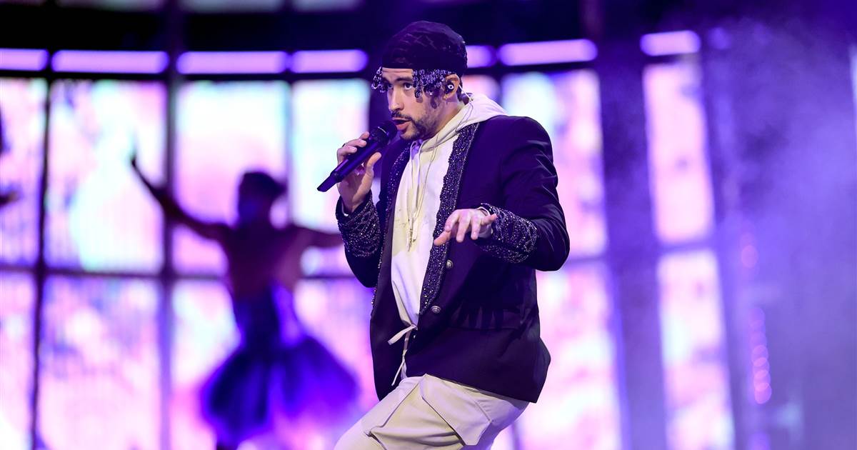 Bad Bunny tests positive for coronavirus after canceled AMA
performance 1
