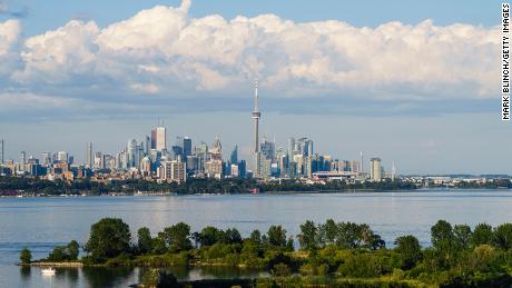 Toronto begins a four-week lockdown 1