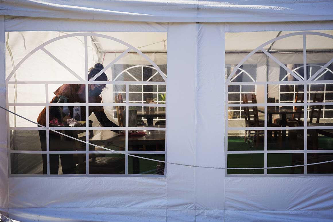 Los Angeles issues stay-home order as coronavirus
surges 1