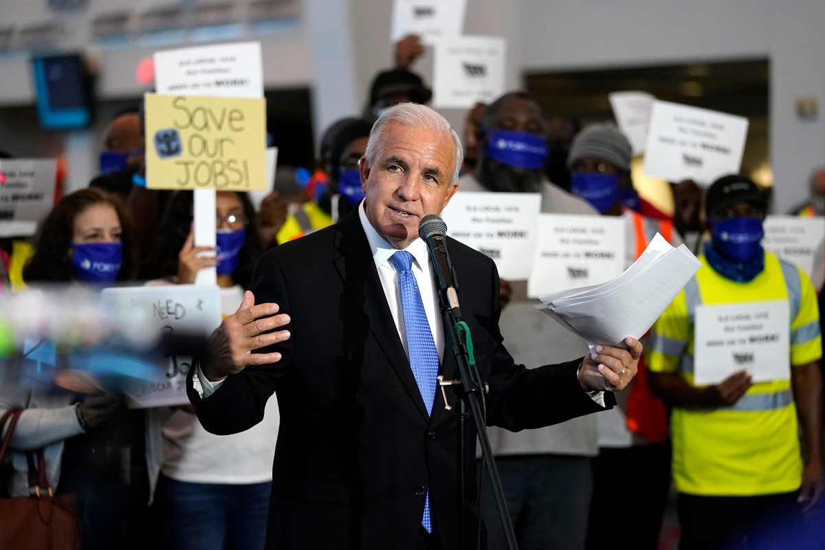 Incoming Florida Congressman Carlos Gimenez tests postive
for COVID-19 1