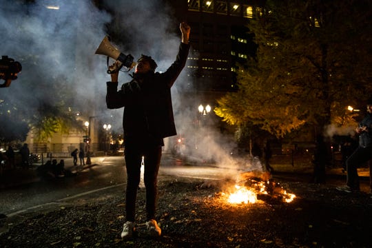 8 Seattle protesters arrested, hundreds march in Portland
amid election uncertainty 1
