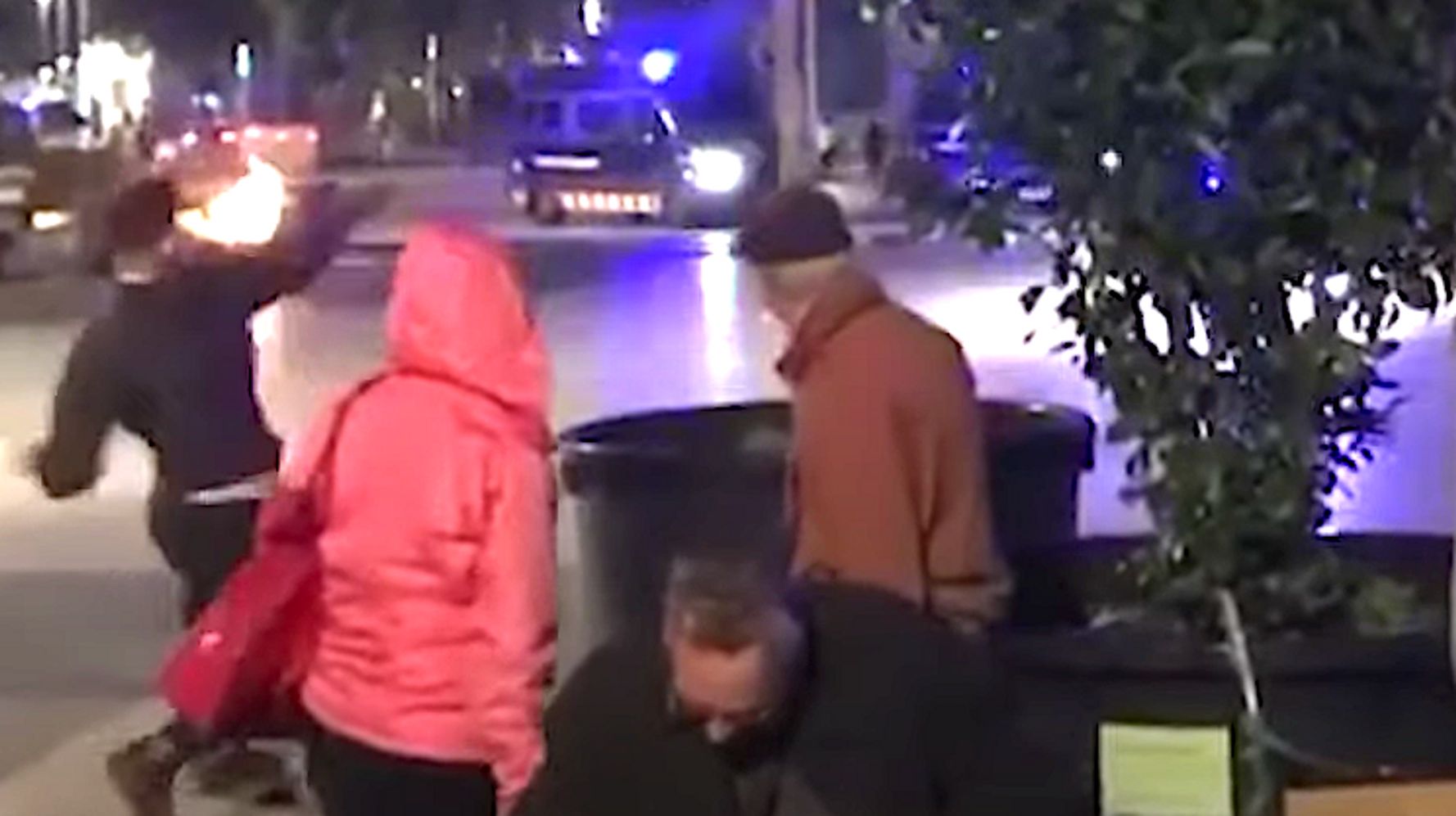 Busker Keeps Calm And Plays Keyboard As Anti-Lockdown
Protest Rages Around Him 1