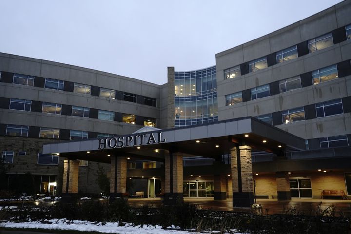 Over 900 Midwest Mayo Clinic Staff Diagnosed With COVID-19
In Last 2 Weeks 1