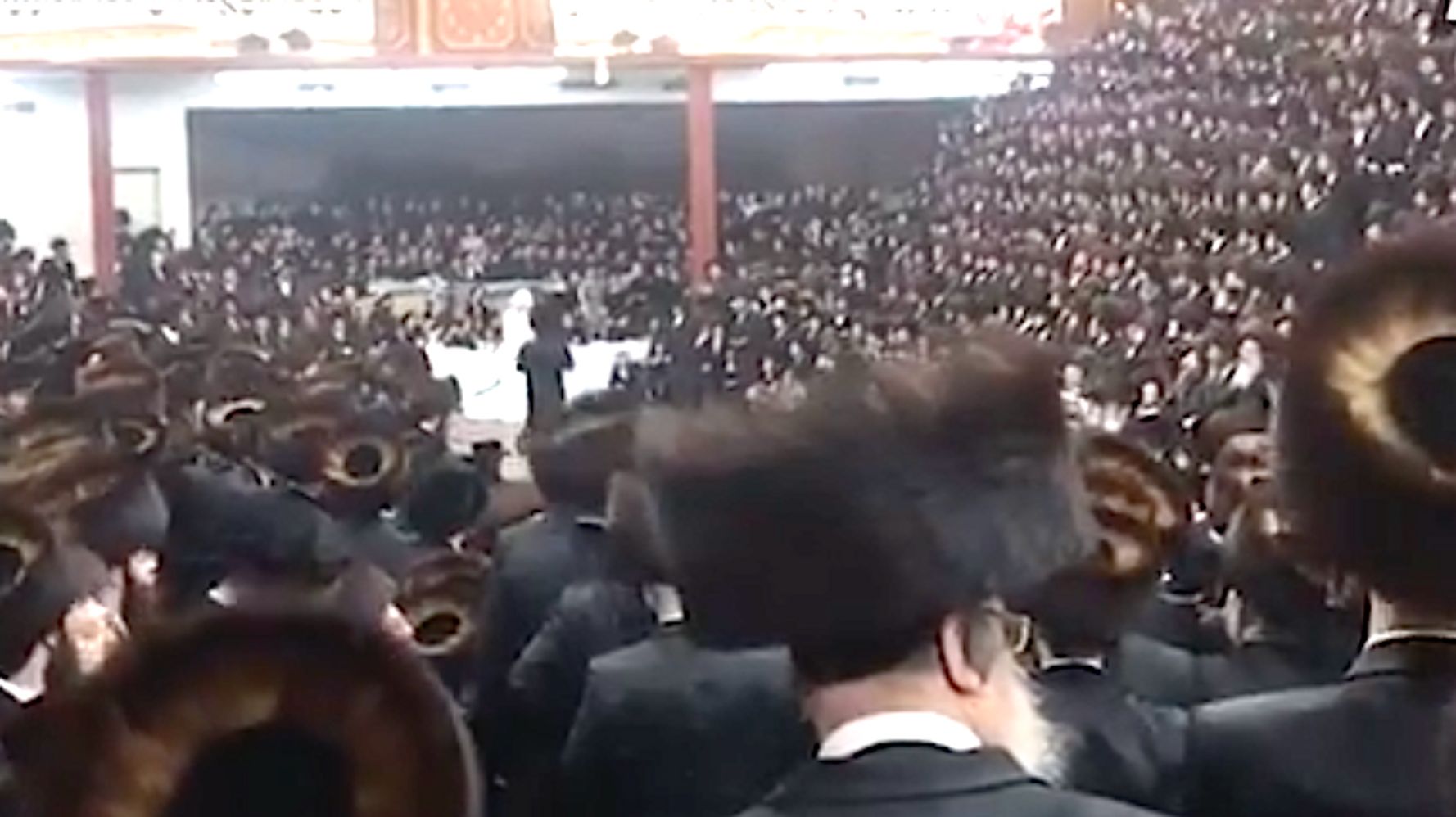 NYC Synagogue Fined For Massive Maskless Wedding 1