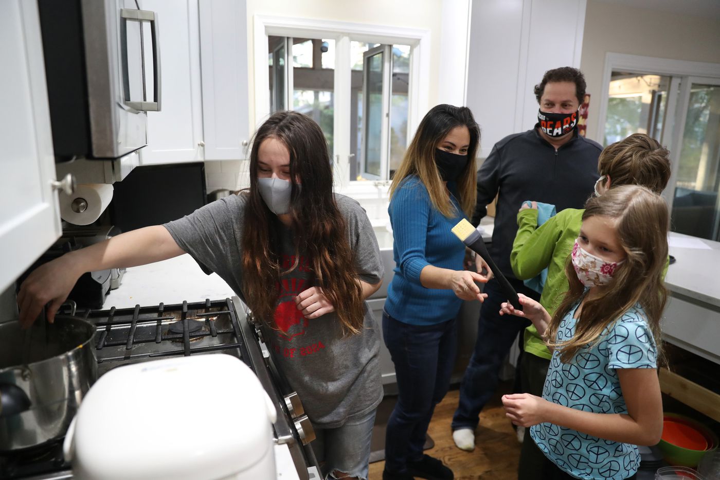 Should you get tested for COVID-19 before your Thanksgiving
gathering? Here’s what the experts say. 1