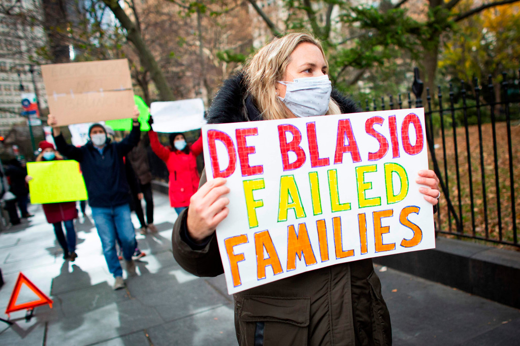 Parents, students protest outside City Hall over NYC school
closures 1