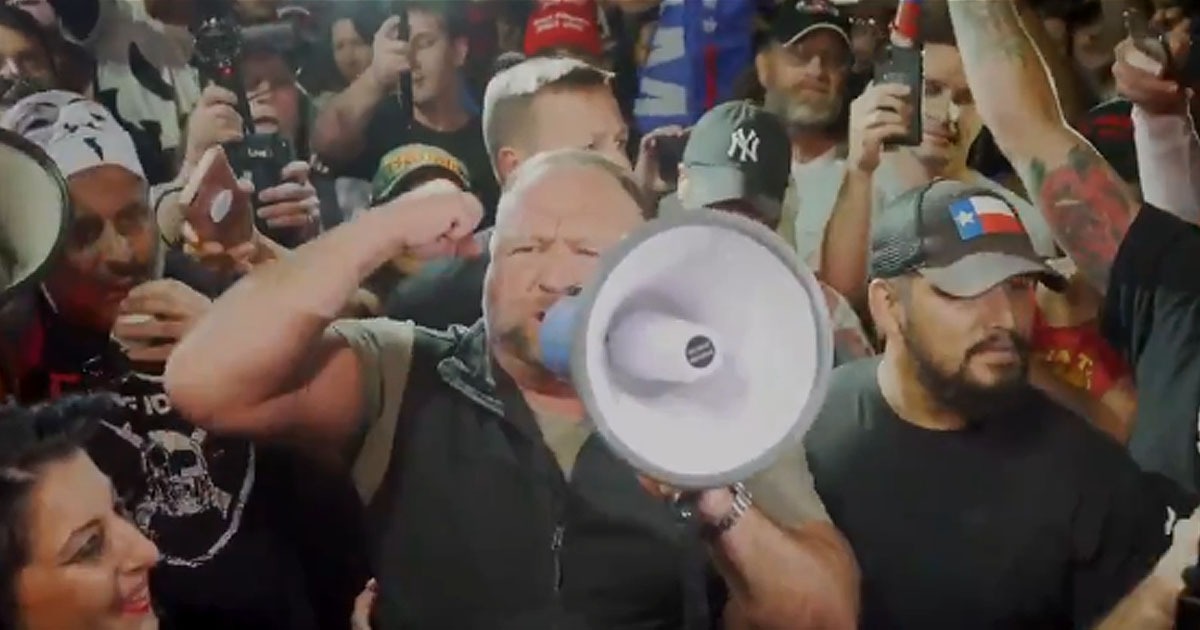 VIDEO: Alex Jones Goes To Arizona, Confronts Antifa, Joins
Pro-Trump Protests 1