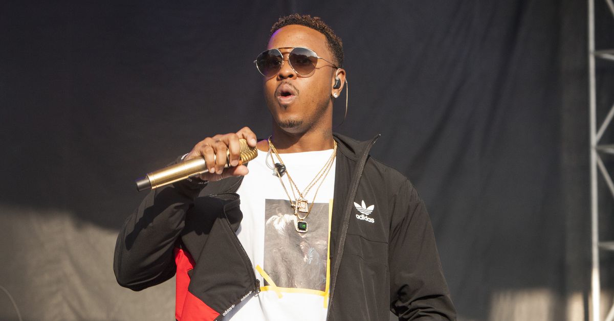 Rapper Jeremih leaves Chicago hospital after COVID-19
bout 1