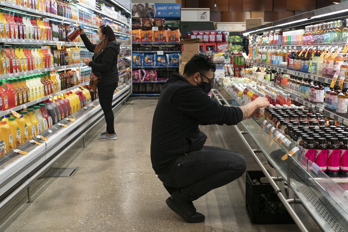 As surging COVID-19 cases collide with Thanksgiving food
shopping, city warns of a crackdown on crowds at grocery
stores 1