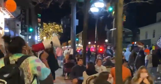 WATCH: BLM Protesters Harass Restaurant Patrons During
Michigan Protest 1