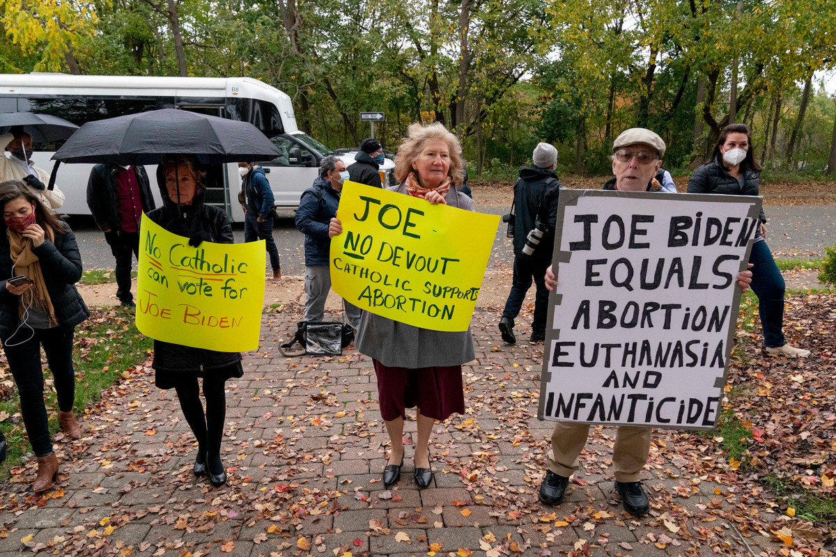 Protestors heckle Biden outside his Delaware church over
abortion stance 1