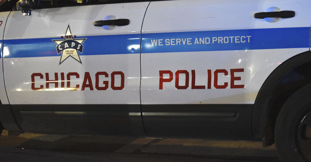 Chicago Police Department urges officers to wear face
coverings 1