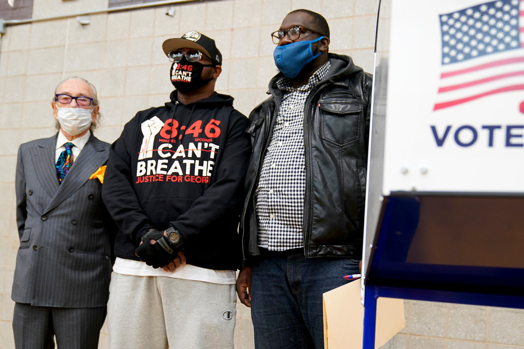 George Floyd’s brother seen at NYC polls, encourages New
Yorkers to vote 1