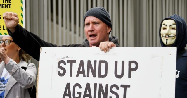 The North Rebels: Manchester Stages Mass Anti-Lockdown
Rally 1