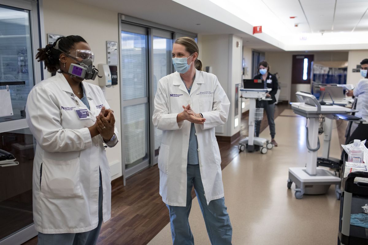 As these Chicago doctors do battle in a COVID-19 unit, their
friendship has become a lifeline: ‘She’s living it with
me.’ 1
