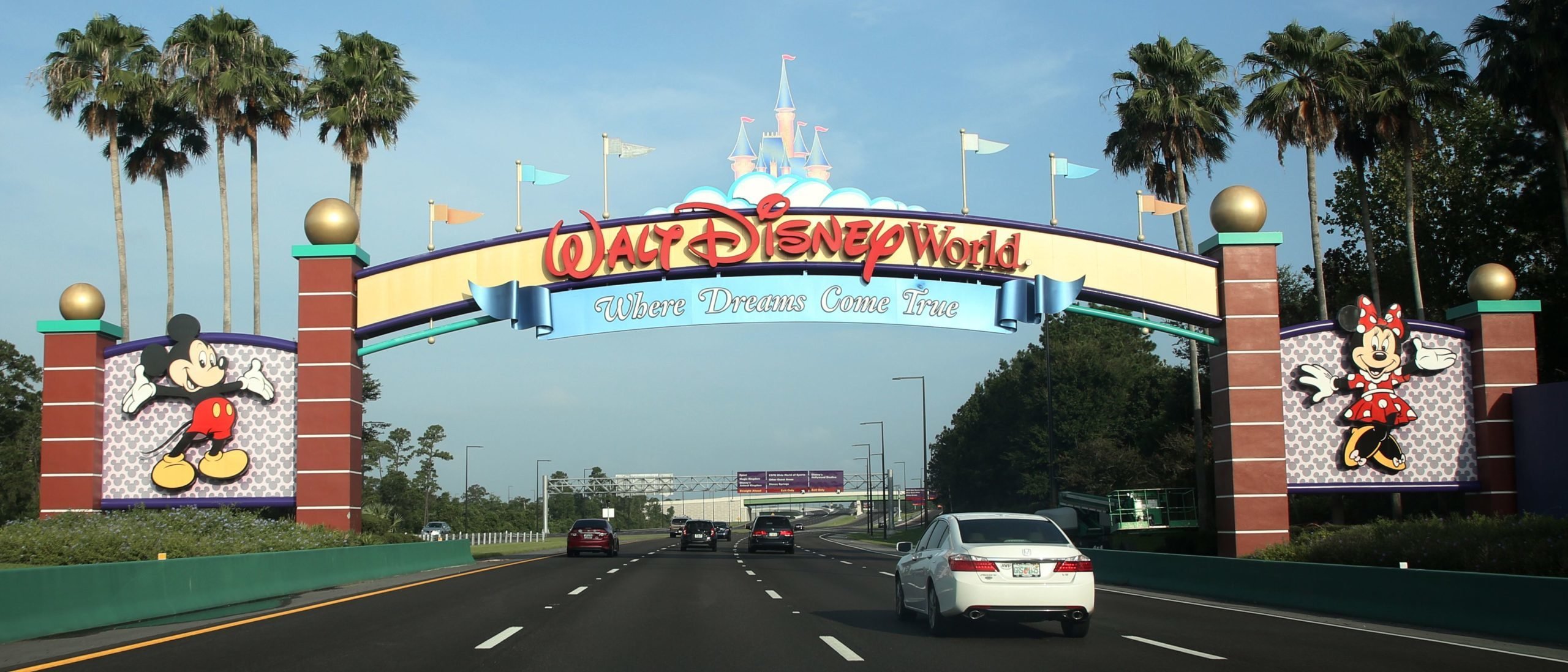 Disney to lay off 32,000 workers as coronavirus devastates
theme parks 1