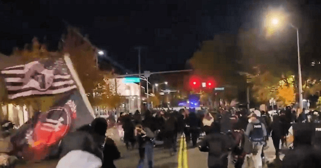 Antifa-BLM Protesters Take Over Roads, Harass Drivers in
Portland Suburb 1