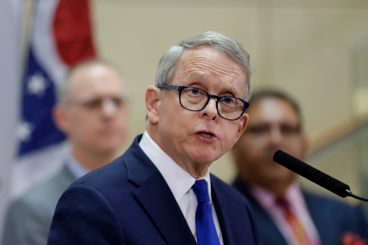 Ohio Gov. Mike DeWine reissues statewide mask order amid
COVID-19 surge 1