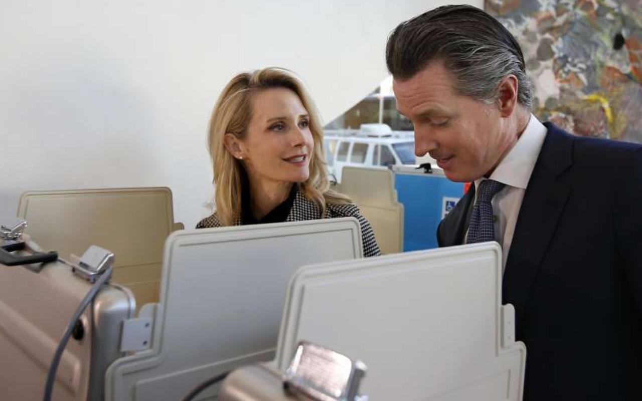 “Lockdowns For Thee, But Not For Me” – Newsom, Pelosi Attend
Dinner Parties 1