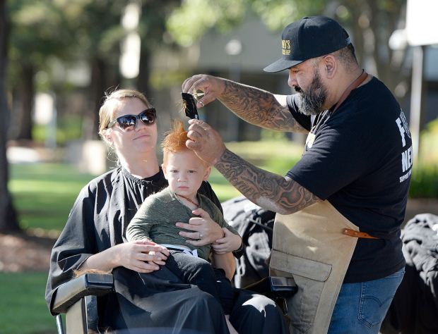 Coronavirus: Bay Area barbershop owner who had license
suspended gives free haircuts 1