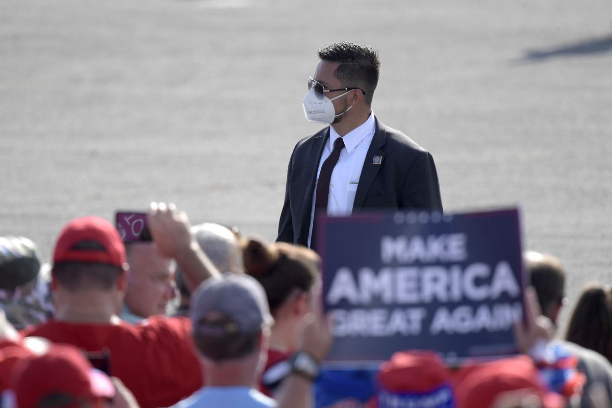 More than 130 Secret Service officers in COVID-19 quarantine
because of Trump campaign travel: report 1