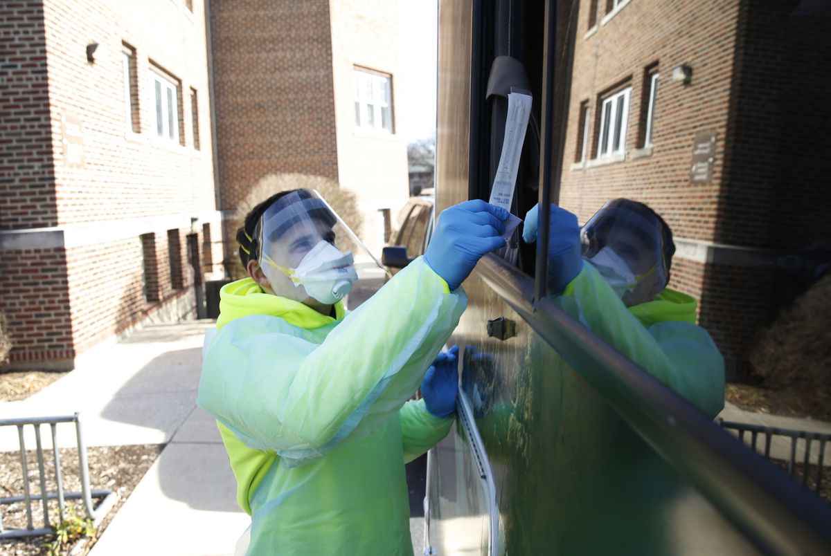 Officials report 168 coronavirus deaths in Illinois, the
highest one-day total since mid-May; daily case count of 14,612 is
second highest of pandemic 1 Officials report 168 coronavirus deaths in Illinois, the
highest one-day total since mid-May; daily case count of 14,612 is
second highest of pandemic 1