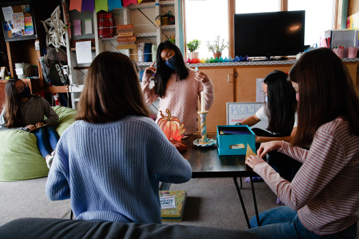 San Carlos middle schooler sets up “garage classroom” as
kids stay home for school 1
