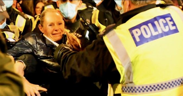 WATCH: Police Shut Down Lockdown Protest in London, Threaten
Santa, Journalists With Arrest 1