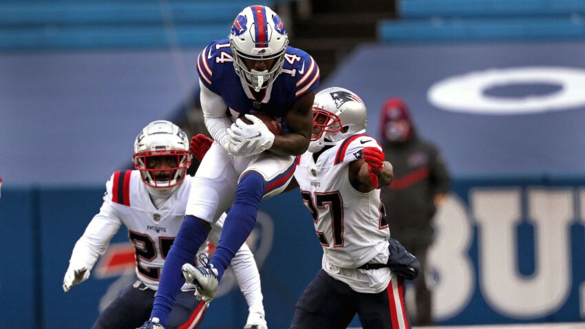 Free-falling Patriots' skid hits 4 following loss to
Bills 1