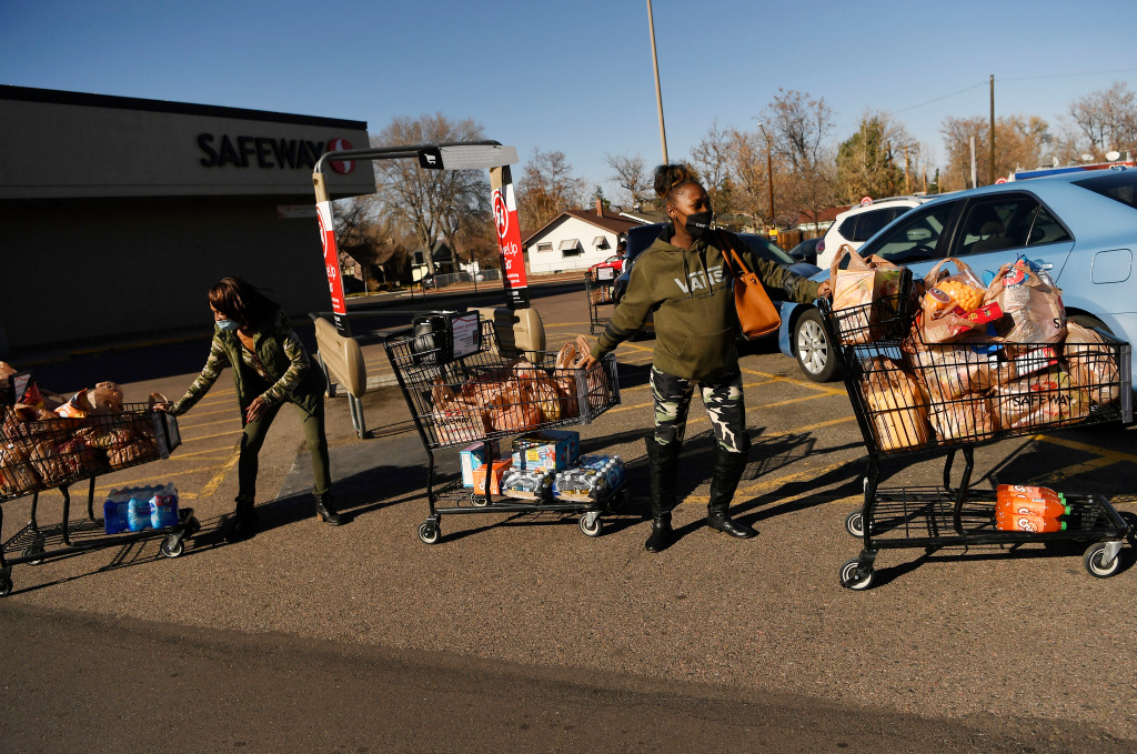 Colorado has no COVID-19 capacity limits for grocery stores,
prompting chains to create their own policies 1