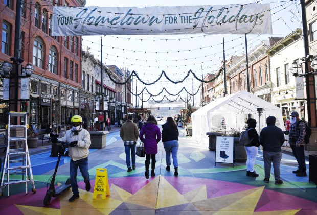 Black Friday 2020 in Denver: tourists, missing Santa and
COVID-19 capacity limits 1