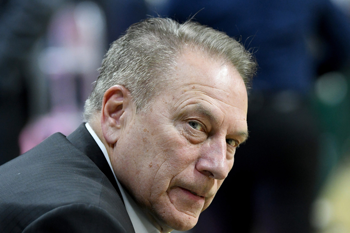 Michigan State’s Tom Izzo tests positive for
COVID-19 1