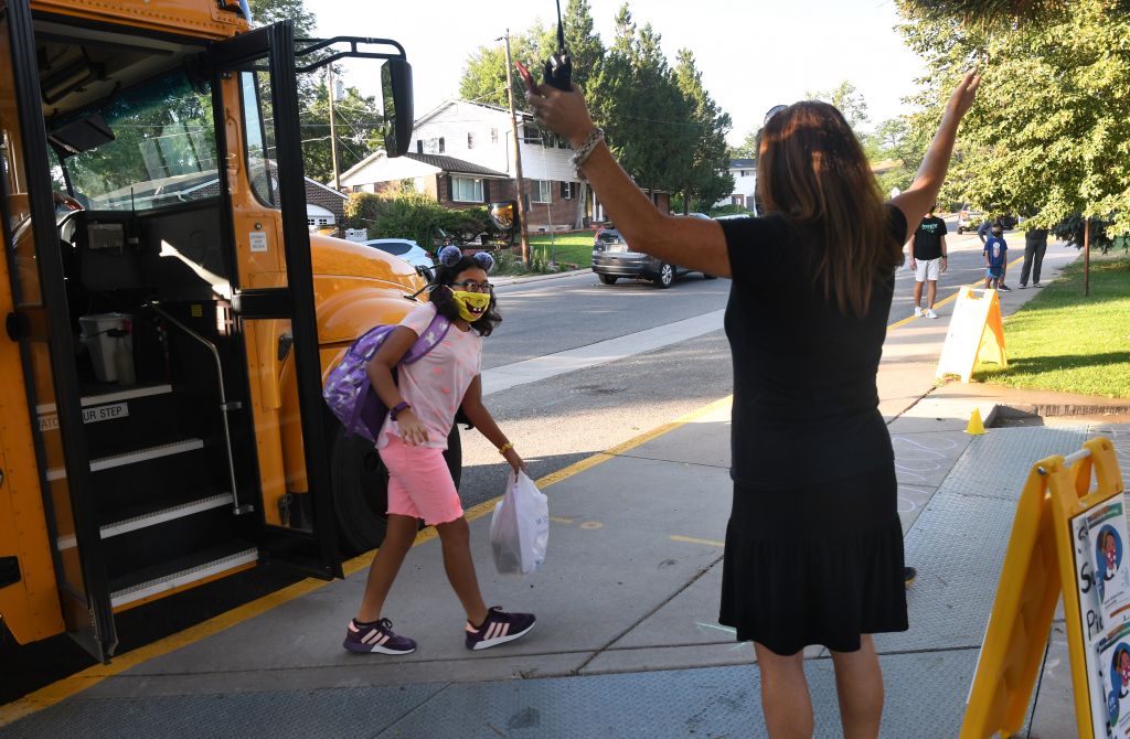 Cherry Creek schools shifting all students to remote
learning as COVID-19 cases surge 1