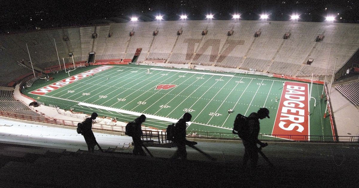 Coronavirus continues to put integrity of college football
season at risk 1