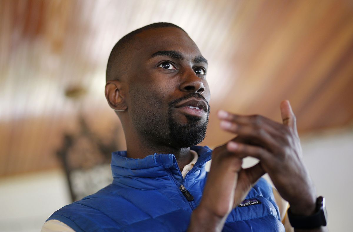 Supreme Court sides with Black Lives Matter activist DeRay
Mckesson in lawsuit filed by cop injured at protest 1 Supreme Court sides with Black Lives Matter activist DeRay
Mckesson in lawsuit filed by cop injured at protest 1