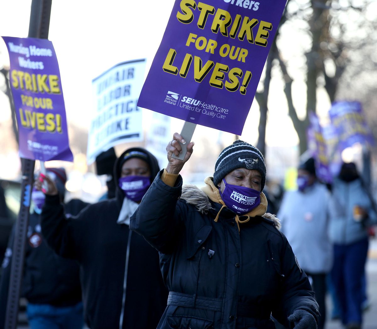 Workers go on strike at 11 nursing homes in Illinois,
demanding higher wages and COVID-19 pandemic hazard pay 1 Workers go on strike at 11 nursing homes in Illinois,
demanding higher wages and COVID-19 pandemic hazard pay 1