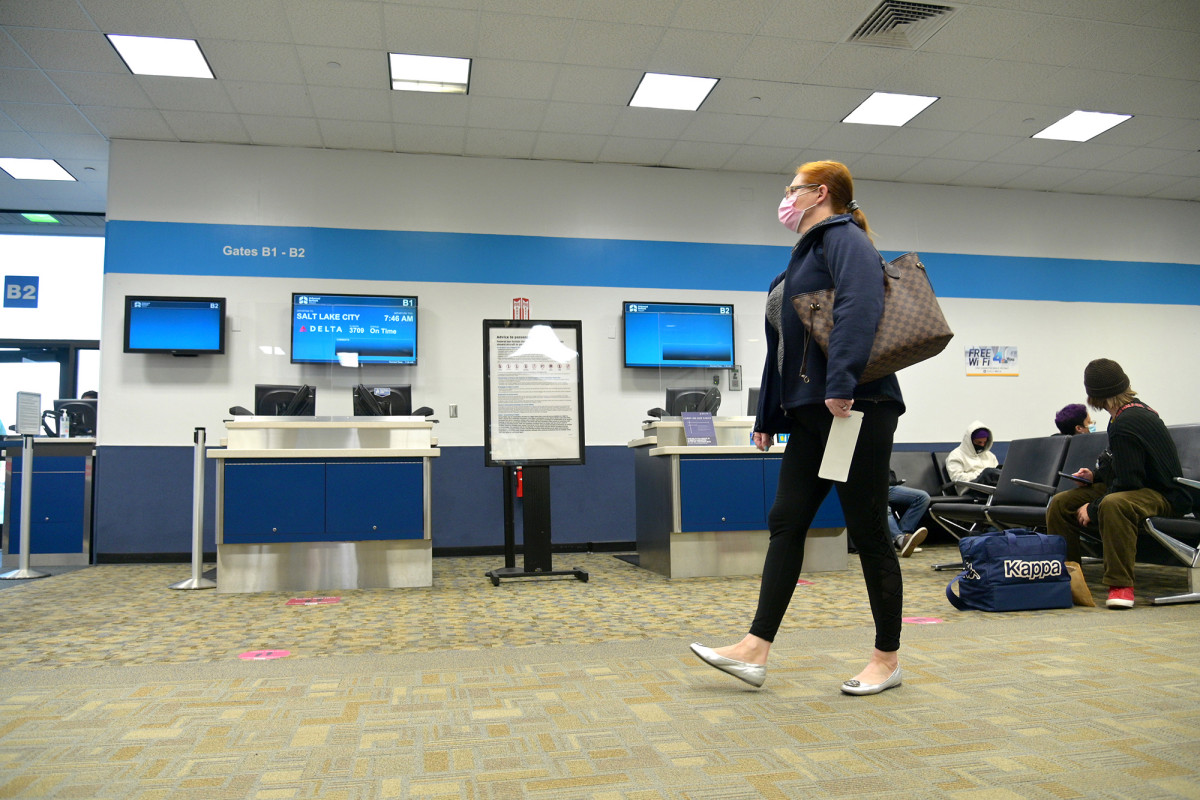 More Americans are tabling their Thanksgiving travel plans
amid COVID-19 1
