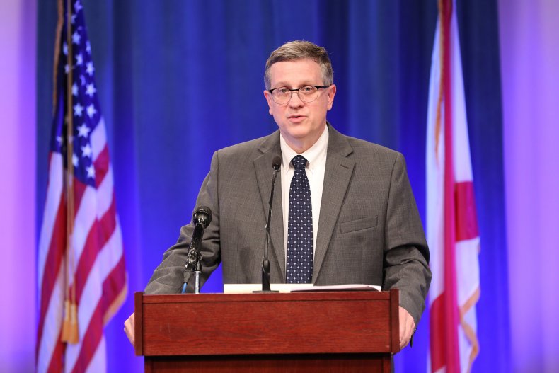 Alabama's COVID Health Chief Wears Bulletproof Vest amid
Death Threats and Anti-mask Sentiment 1