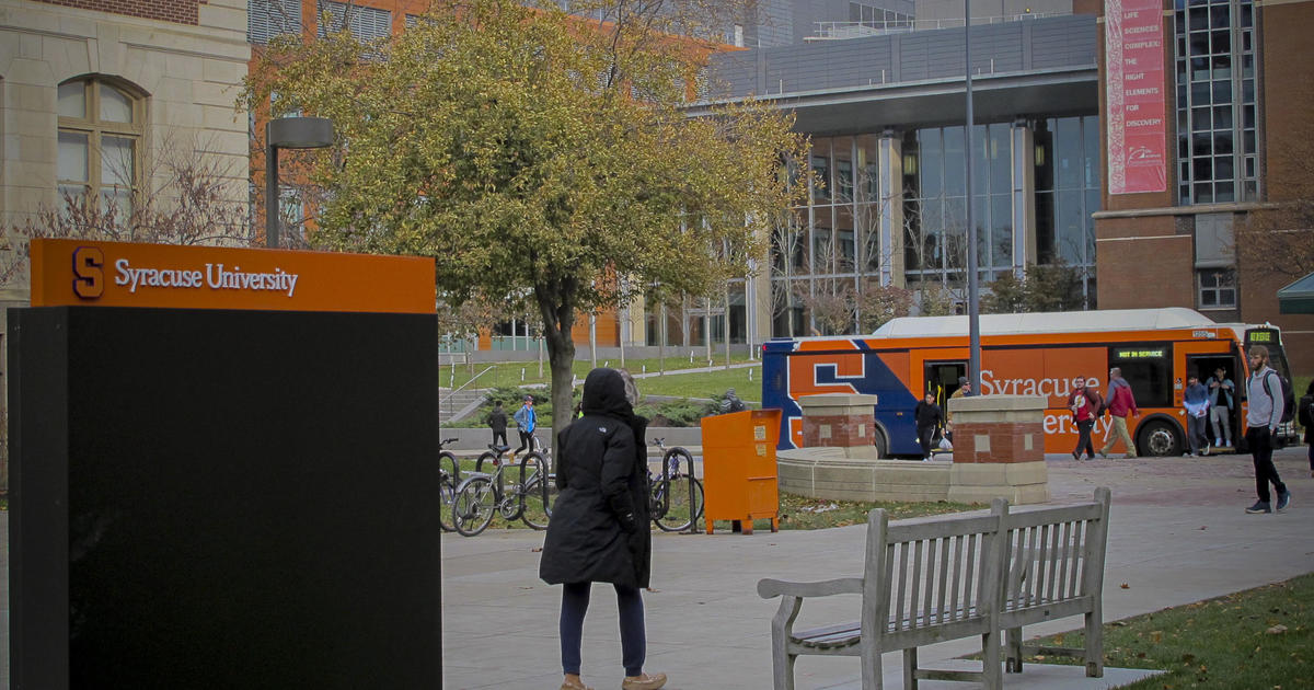 Syracuse University cancels in-person classes amid COVID
surge 1