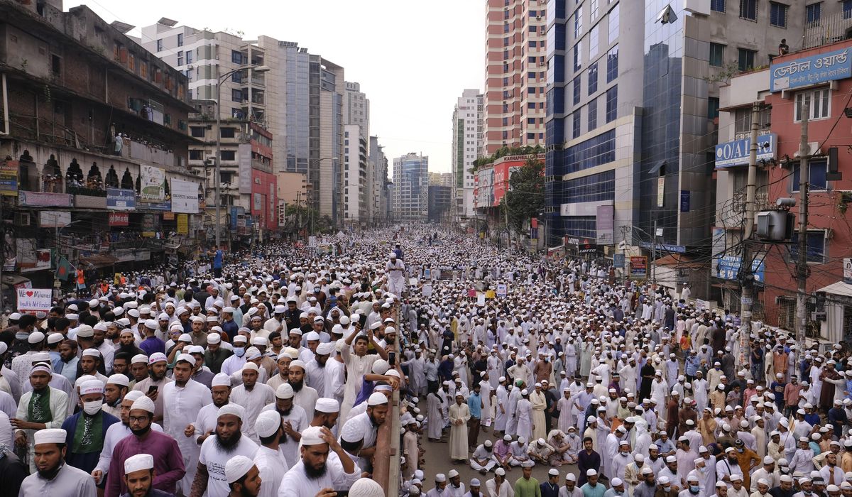 Tens of thousands in Bangladesh protest against
France 1