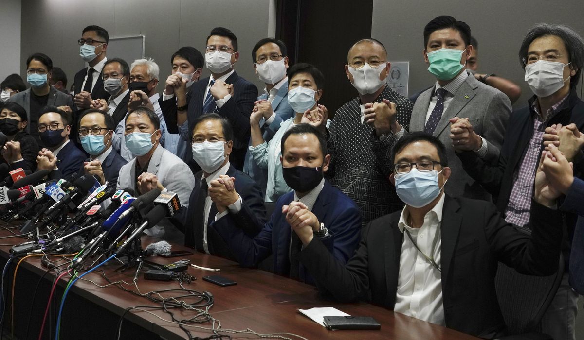 Hong Kong legislature opens; democracy bloc set to
resign 1