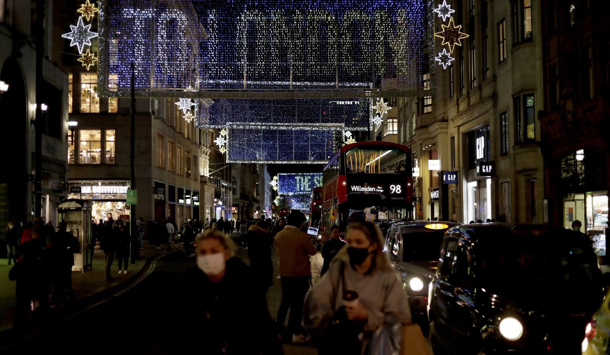 English retailers fret over Christmas as lockdown 2.0
looms 1