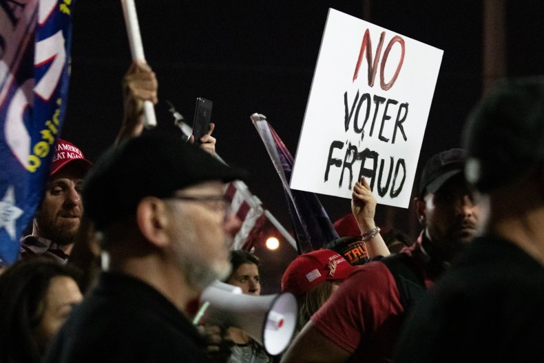 Workers Inside Arizona Polling Center Count Votes as Armed
Protesters Wait Outside 1
