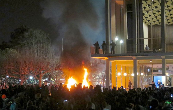 College president offers to bail out students arrested for
protesting 1