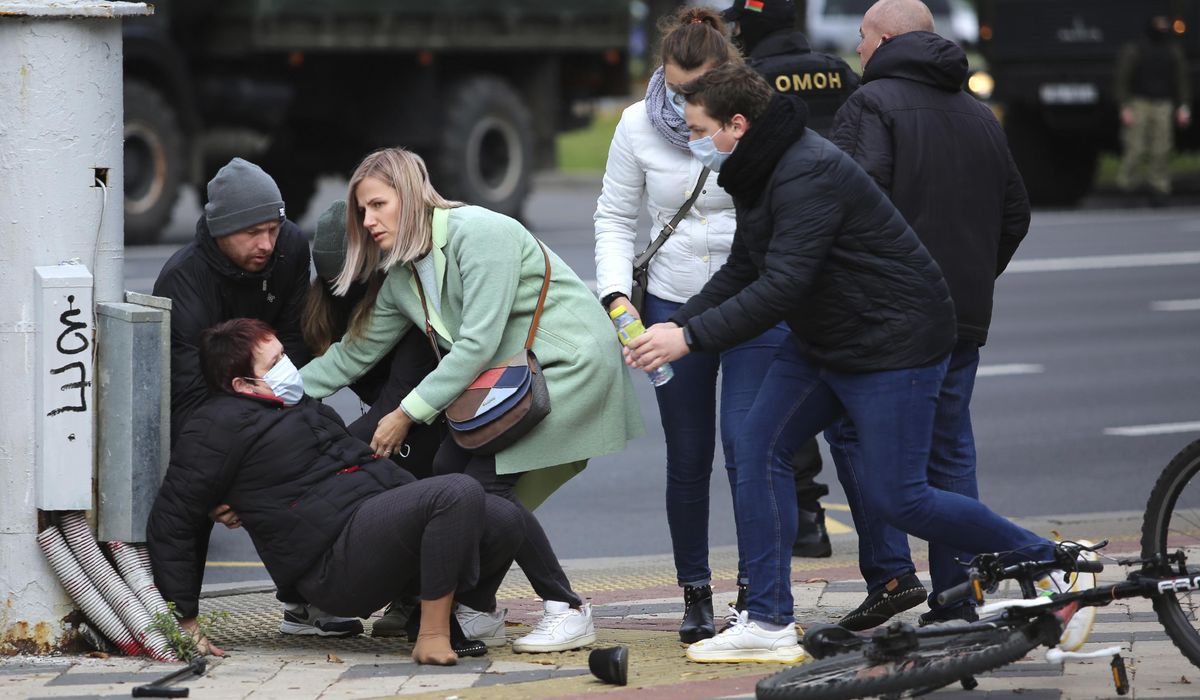 Police fire warning shots as thousands protest in
Belarus 1