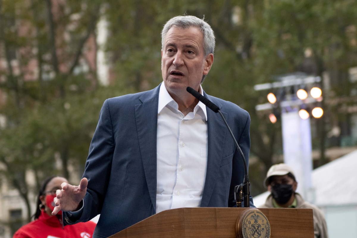 NYC public schools could suspend in-person learning on
Monday, de Blasio says 1
