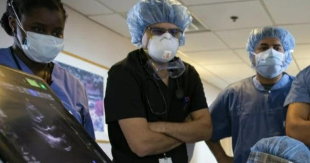 Coronavirus infections surge as Thanksgiving
approaches 1