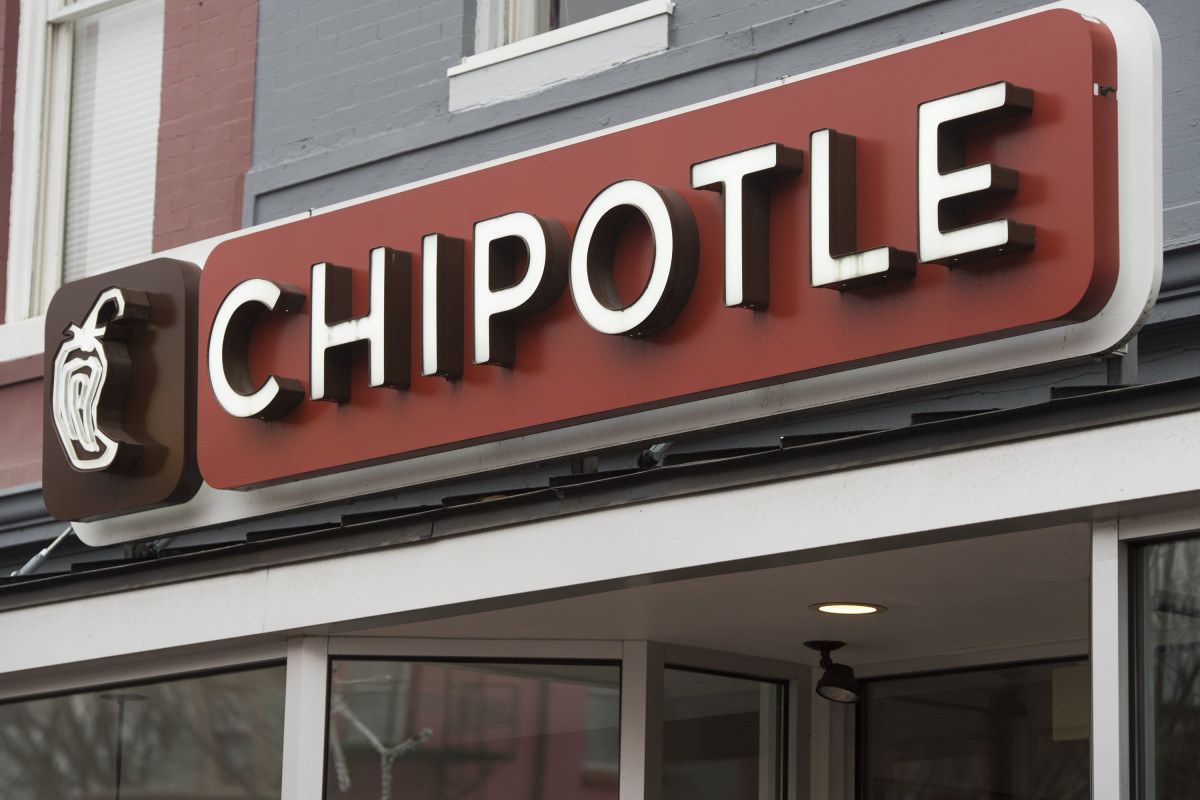Chipotle to open its first pickup-only location this
weekend 1