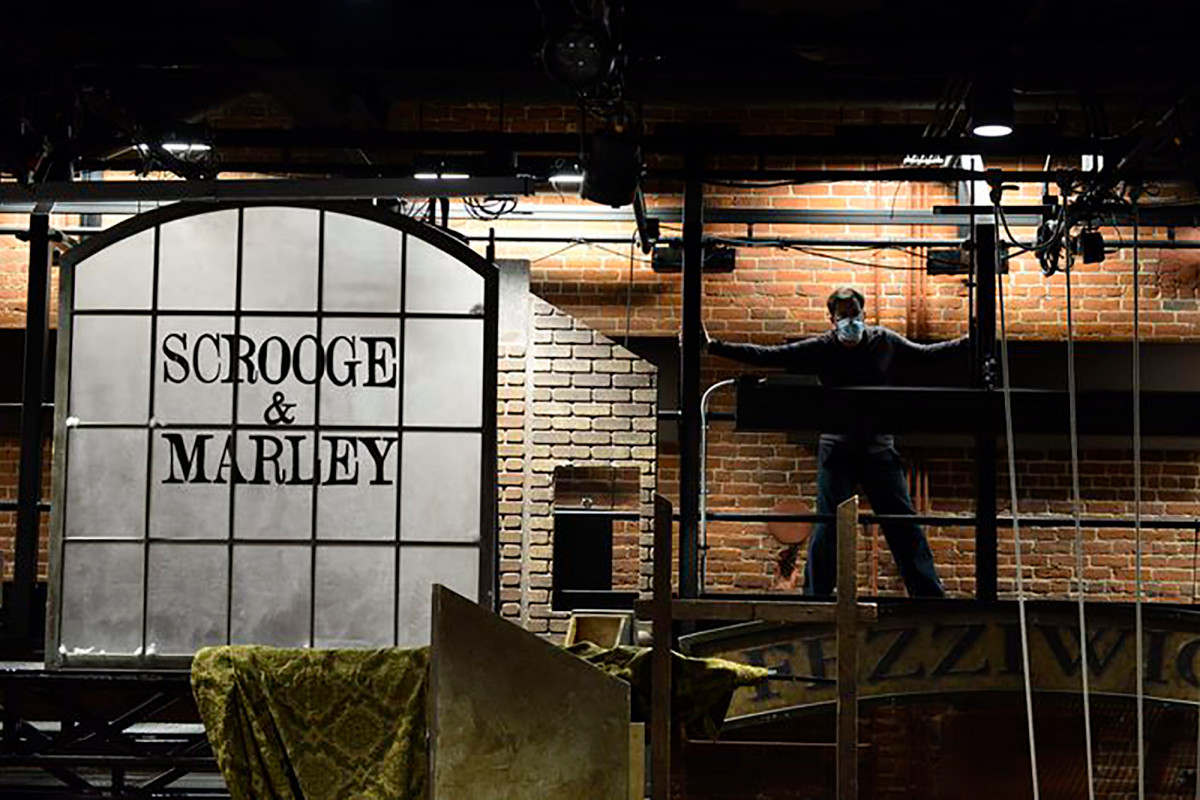 Masked Scrooge faces COVID-19 in this 2020 ‘Christmas Carol’
update 1